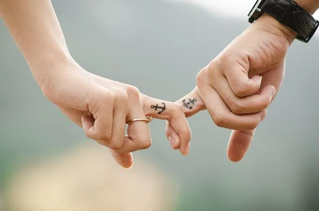 Intertwined: Jak Správně Přeložit a Používat v Češtině